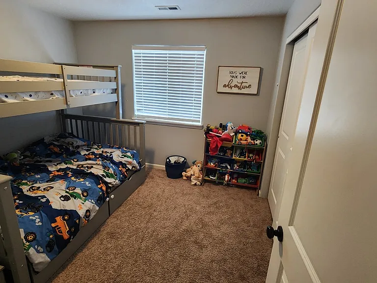 4407 S Mack Rd — Photo 8
