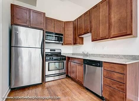 3rd image of 1056-58 N Damen Ave #1F
