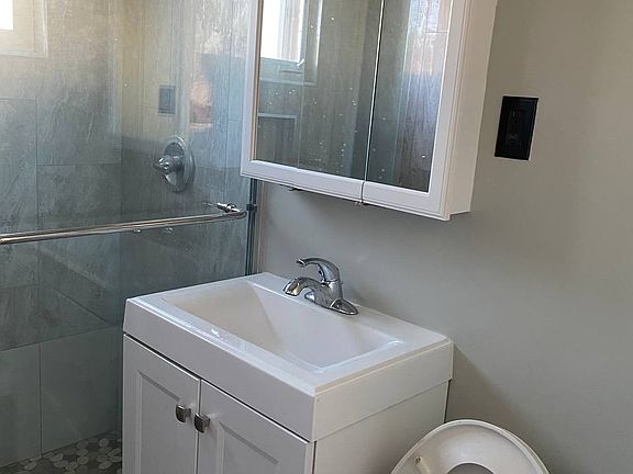 5th image of 405 W Broadway Suite D