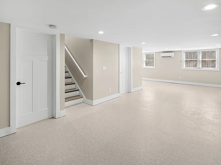 70 Forest Hill Dr — Photo 24