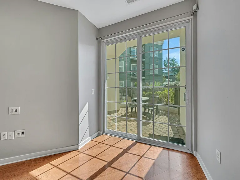 443 2nd St #203 — Photo 9