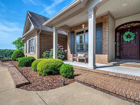 3rd image of 294 Cove Ln
