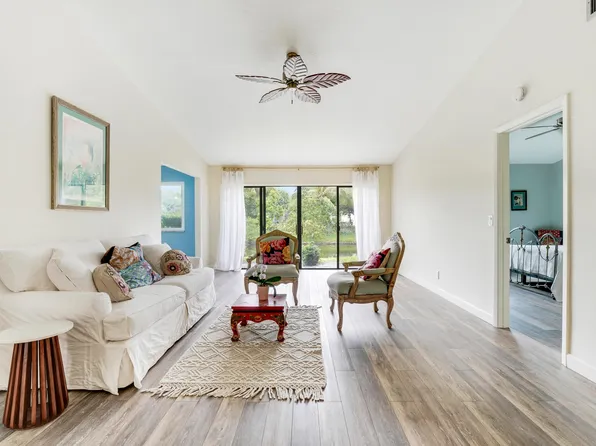 110 Village Walk Drive, Royal Palm Beach, FL 33411