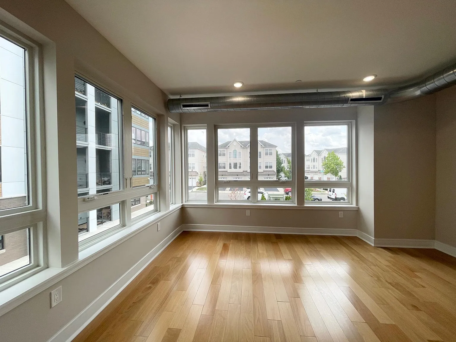 1 bed, 900 sqft, $2,200 — Photo 4