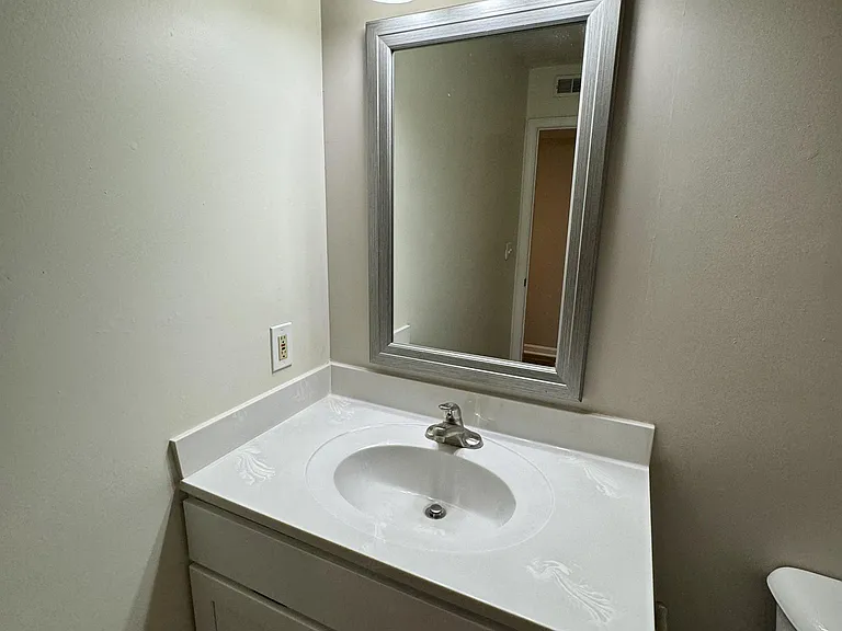 Hurstbourne Crossing Apartments — Photo 11