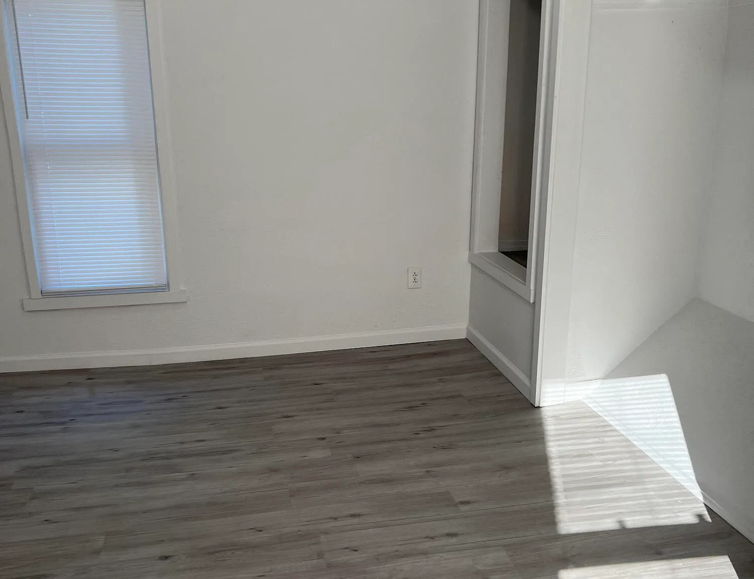 2 bed, 1.0 bath, 700 sqft, $1,300 — Photo 2