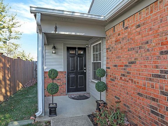 3rd image of 1726 Park North Way N