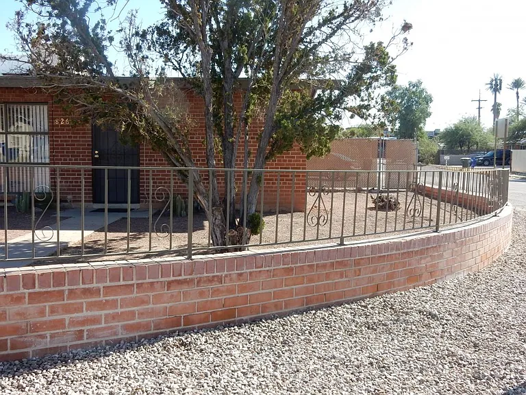 826 E Alturas St — Photo 2