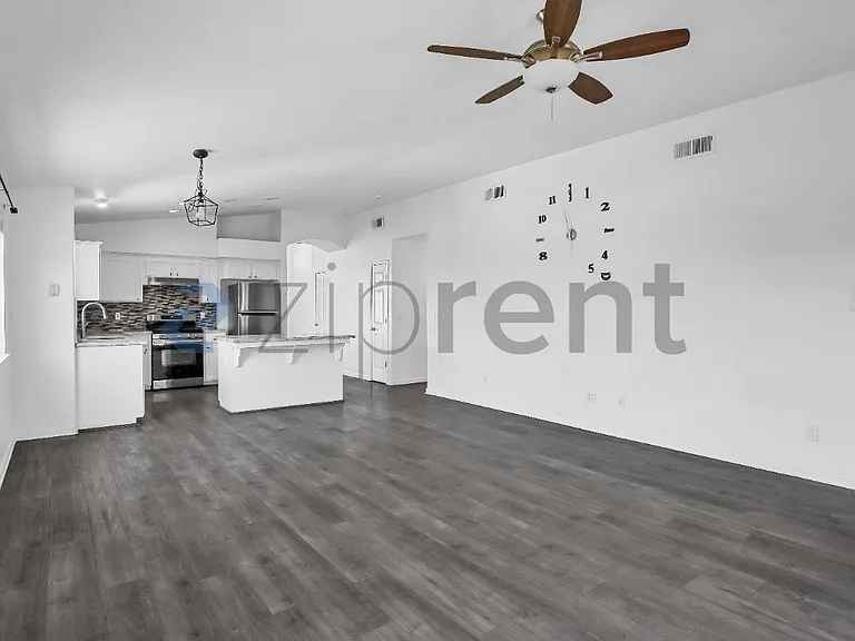 2437 N Tracy Ave — Photo 14