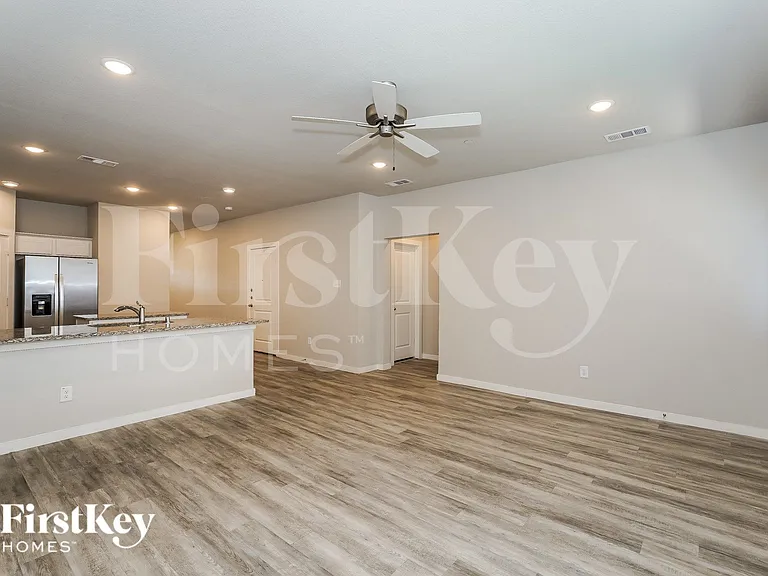 615 Sophia Way — Photo 4