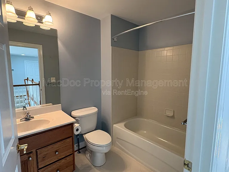 10802 Cedar Creek Dr — Photo 23