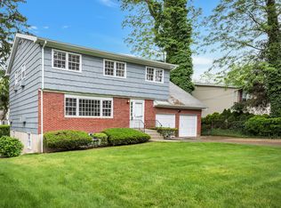 30 Mohawk Rd, Yonkers, NY 10710