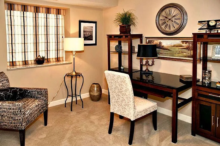 Regency Apartments — Photo 24