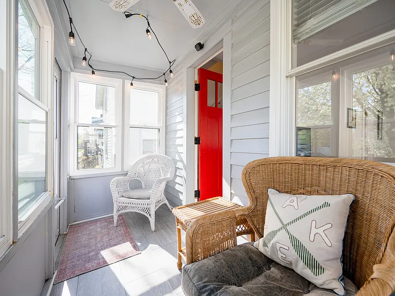 429 Jackson Ave — Photo 6
