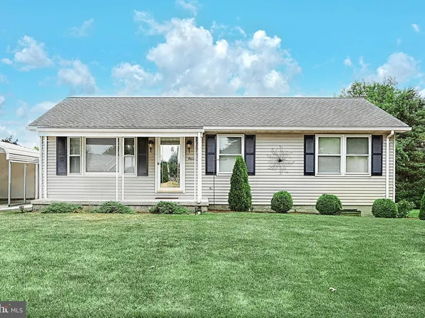 11 Caribou St, Hanover, PA 17331