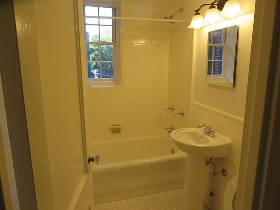 5th image of 988 Memorial Dr #4483