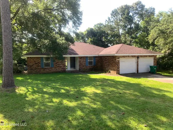 6655 Ahekolo Cir, Diamondhead, MS 39525