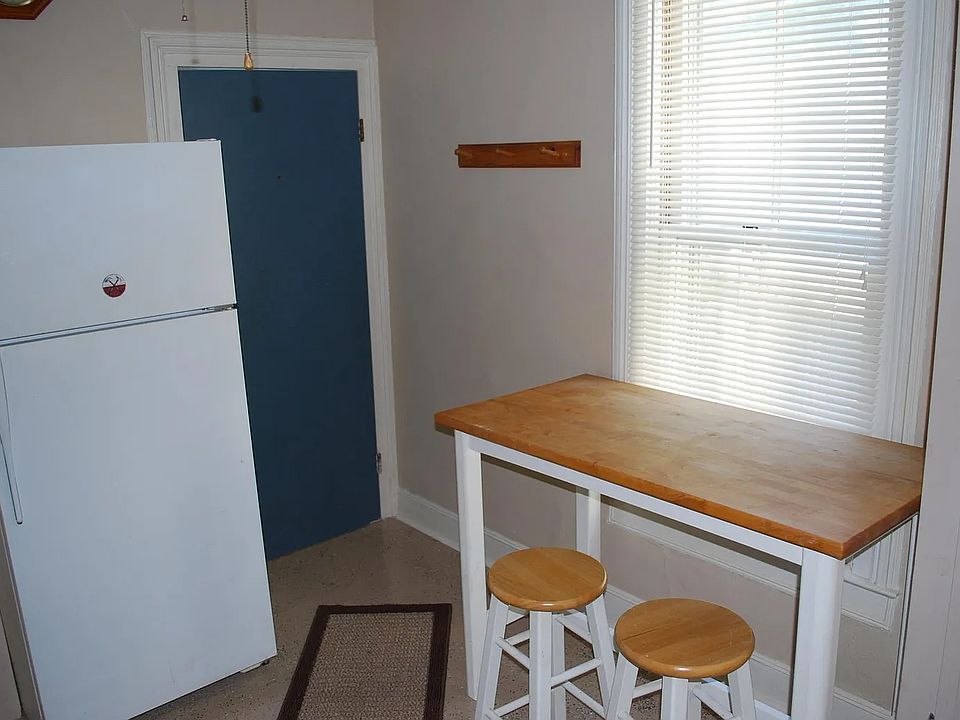 2nd image of 500 Vine St #2