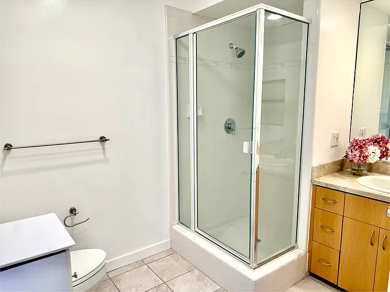 Hall Bathroom off 2nd Bedroom