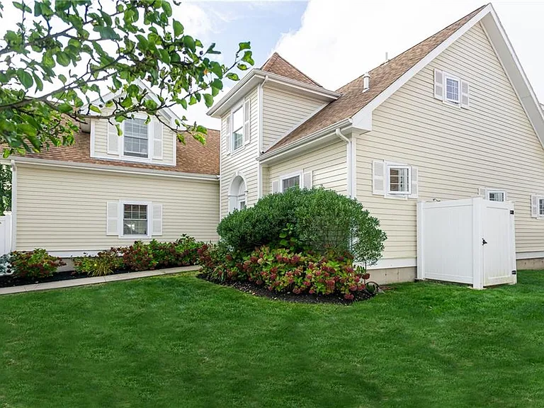 44 Wimbledon Cir — Photo 12