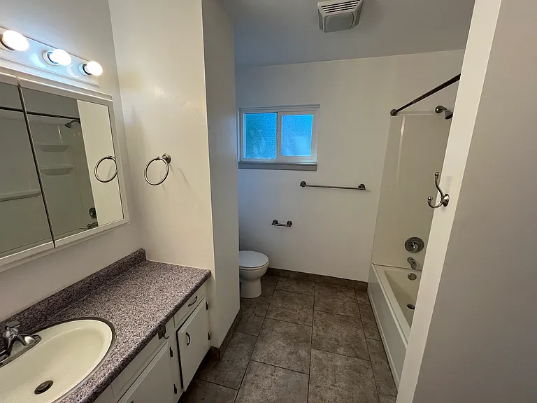 7443 S Creek Rd — Photo 14