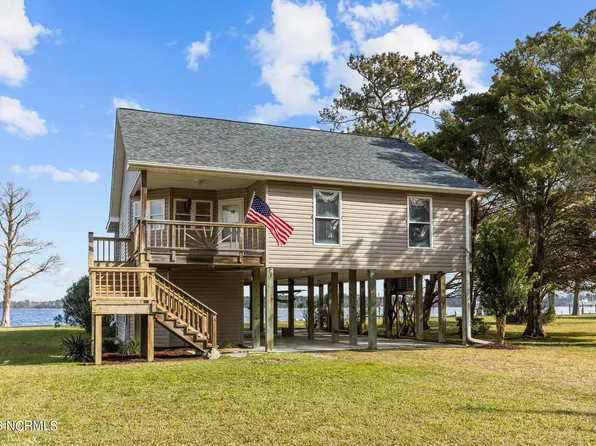 137 S River Drive, Beaufort, NC 28516