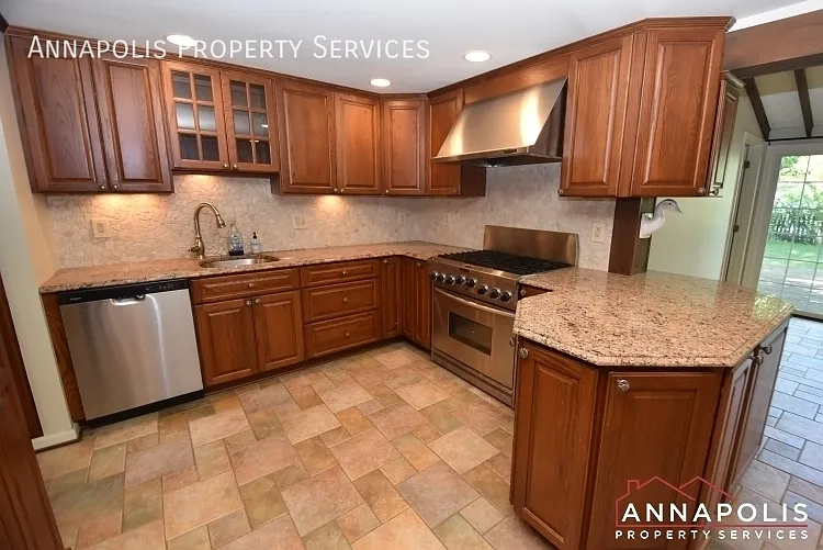 821 macsherry drive — Photo 2