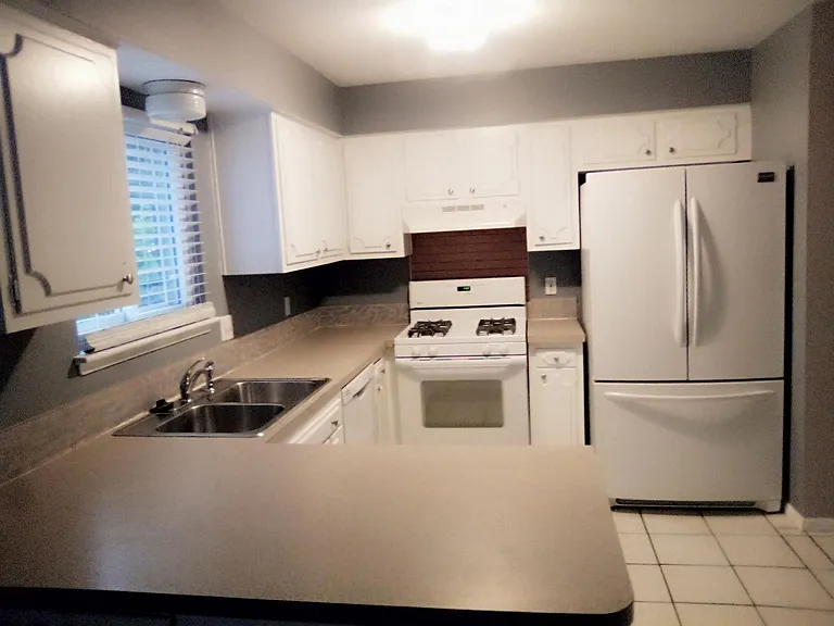 2880 E Eisenhower Pkwy — Photo 7