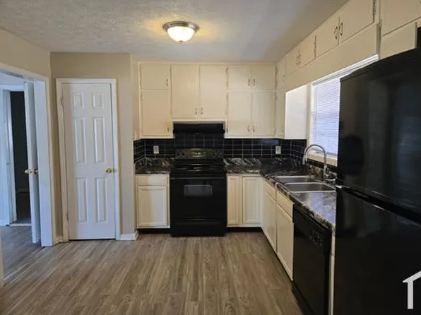 2070 Radford Ct, Riverdale, GA 30296