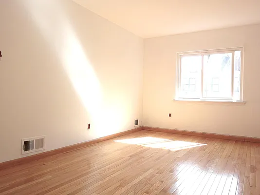 Rented by Addison Property Group | media 26