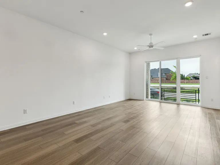 1276 Daybreak Dr — Photo 12
