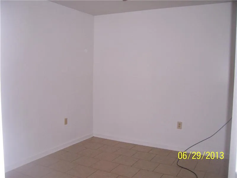 3 bed, 950 sqft, $1,550 — Photo 4