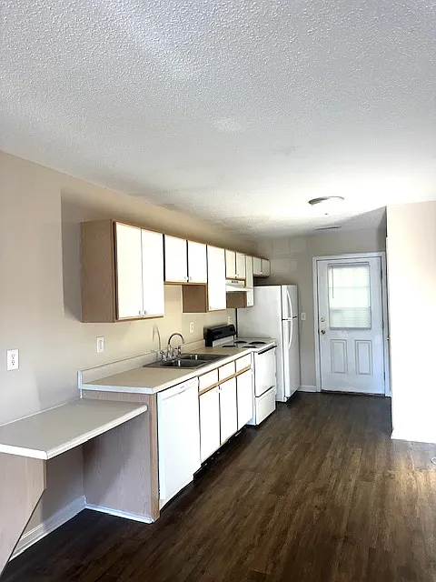 2 bed, 745 sqft, $995 — Photo 3