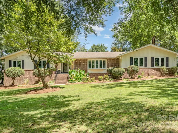 8128 Appaloosa Ln, Charlotte, NC 28215