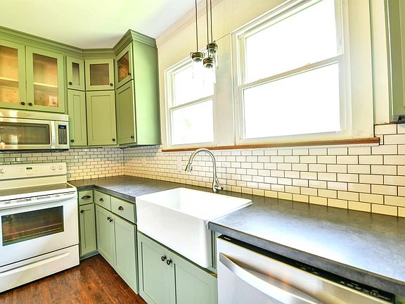 5th image of 1721 Harrington St
