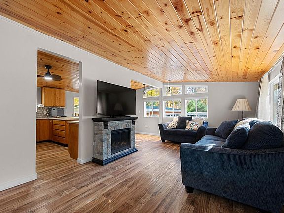 5th image of 1589 N RESERVE DRIVE
