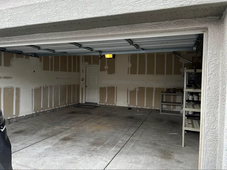 1020 Crown View Dr — Photo 5