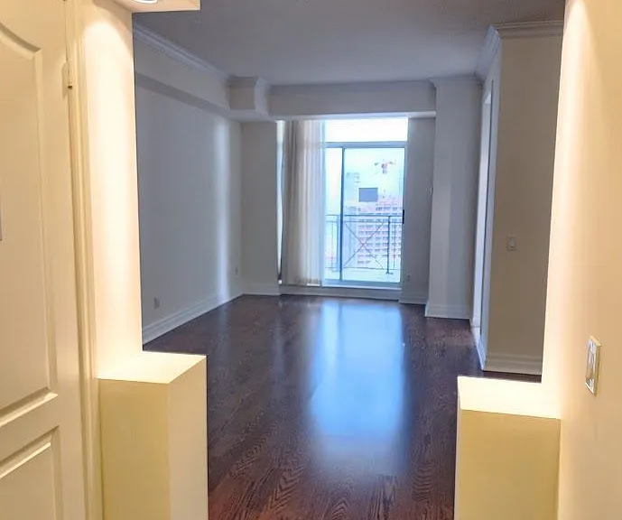 1101 Leslie St #Penthouse 2006 — Photo 9