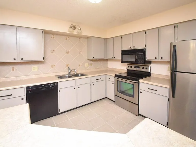 2501 Thomas Ct — Photo 6