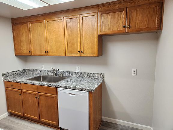 4th image of 6621 Hillsdale Blvd #6621