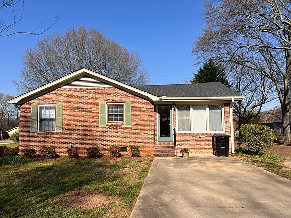 3rd image of 102 Woodcliff Ct