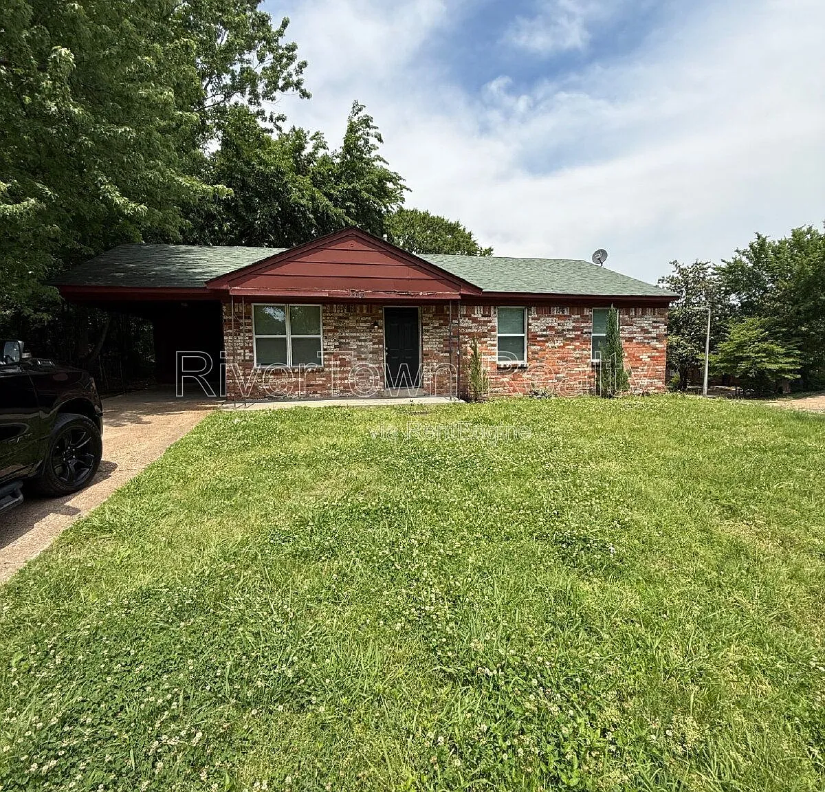 3 bed, 1.0 bath, 1047 sqft, $995 — Photo 1
