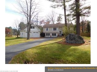 33 Pinewood Dr, Auburn, ME 04210