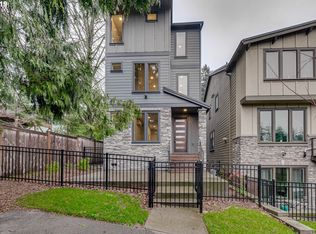 553 SW Chinook Ter, Portland, OR 97225
