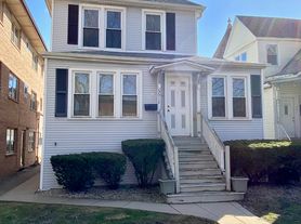 5517 W Higgins Ave, Chicago, IL