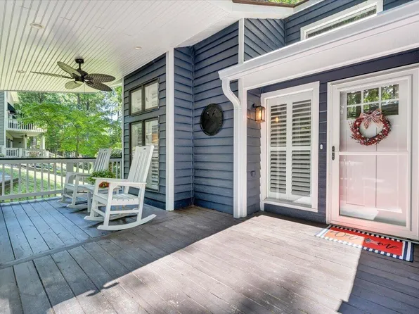 90 Waterpoint Dr, Moneta, VA 24121