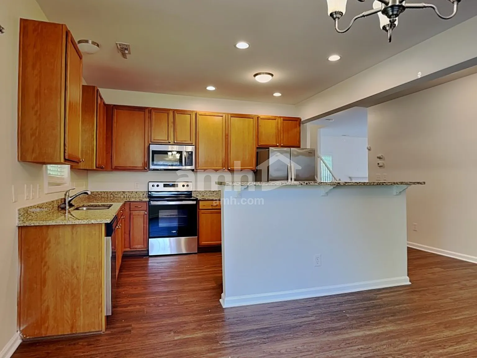 4 bed, 2.5 bath, 2532 sqft, $2,330 — Photo 3