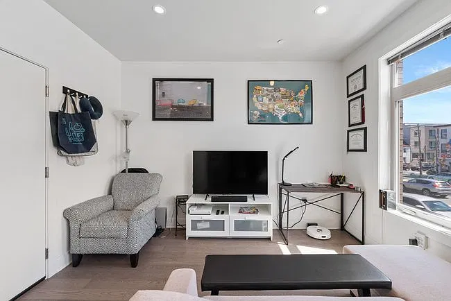 2 bed, 1500 sqft, $2,300 — Photo 3