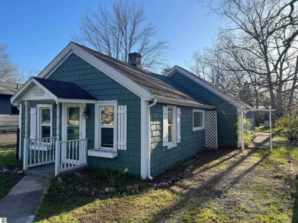 1228 Clinch St, Traverse City, MI 49686