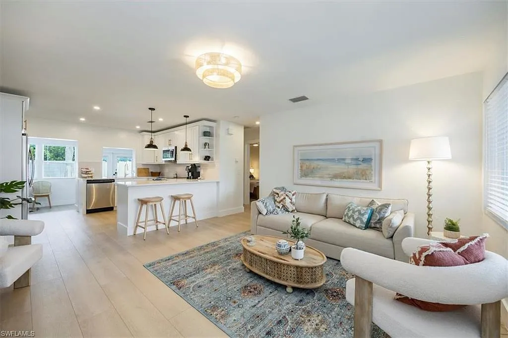 2 bed, 1.0 bath, 1050 sqft, $2,900 — Photo 2